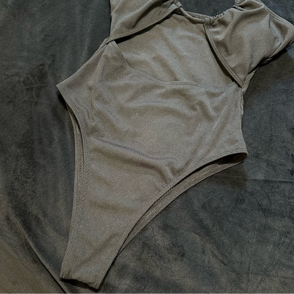 Black Swimsuit, SM - Picture 2 of 5